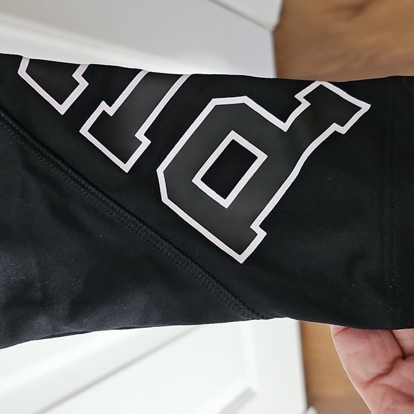 PINK Victoria's Secret Black and White High Waist Leggings. NWT Pockets. SP - Picture 3 of 10